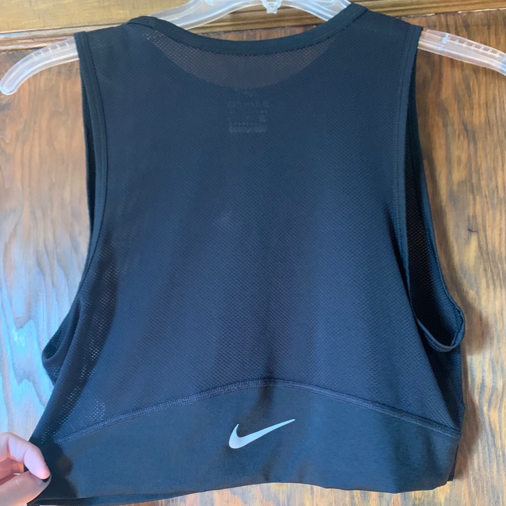 Cute Cropped Workout Tank - Picture 3 of 5